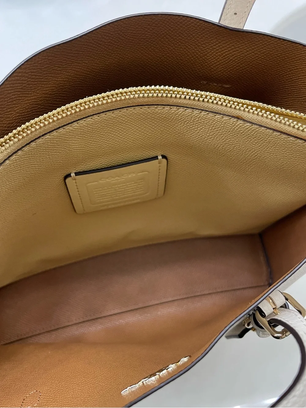 Coach pre loved